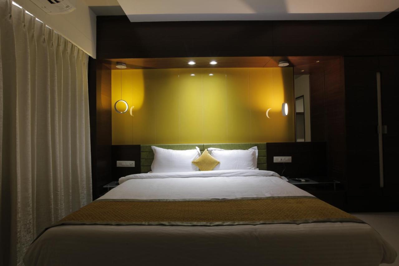 Hotel The Lotus Park Ahmedabad Exteriör bild