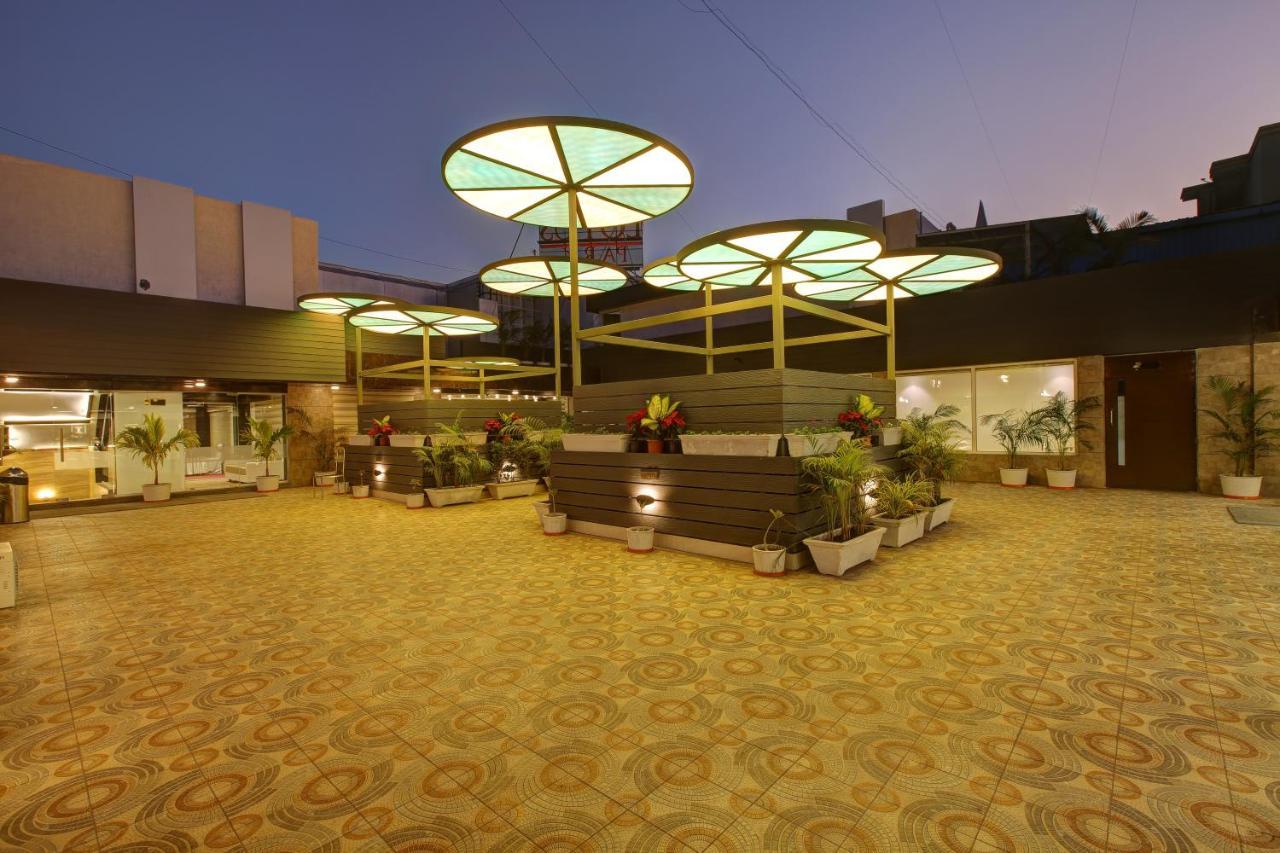 Hotel The Lotus Park Ahmedabad Exteriör bild