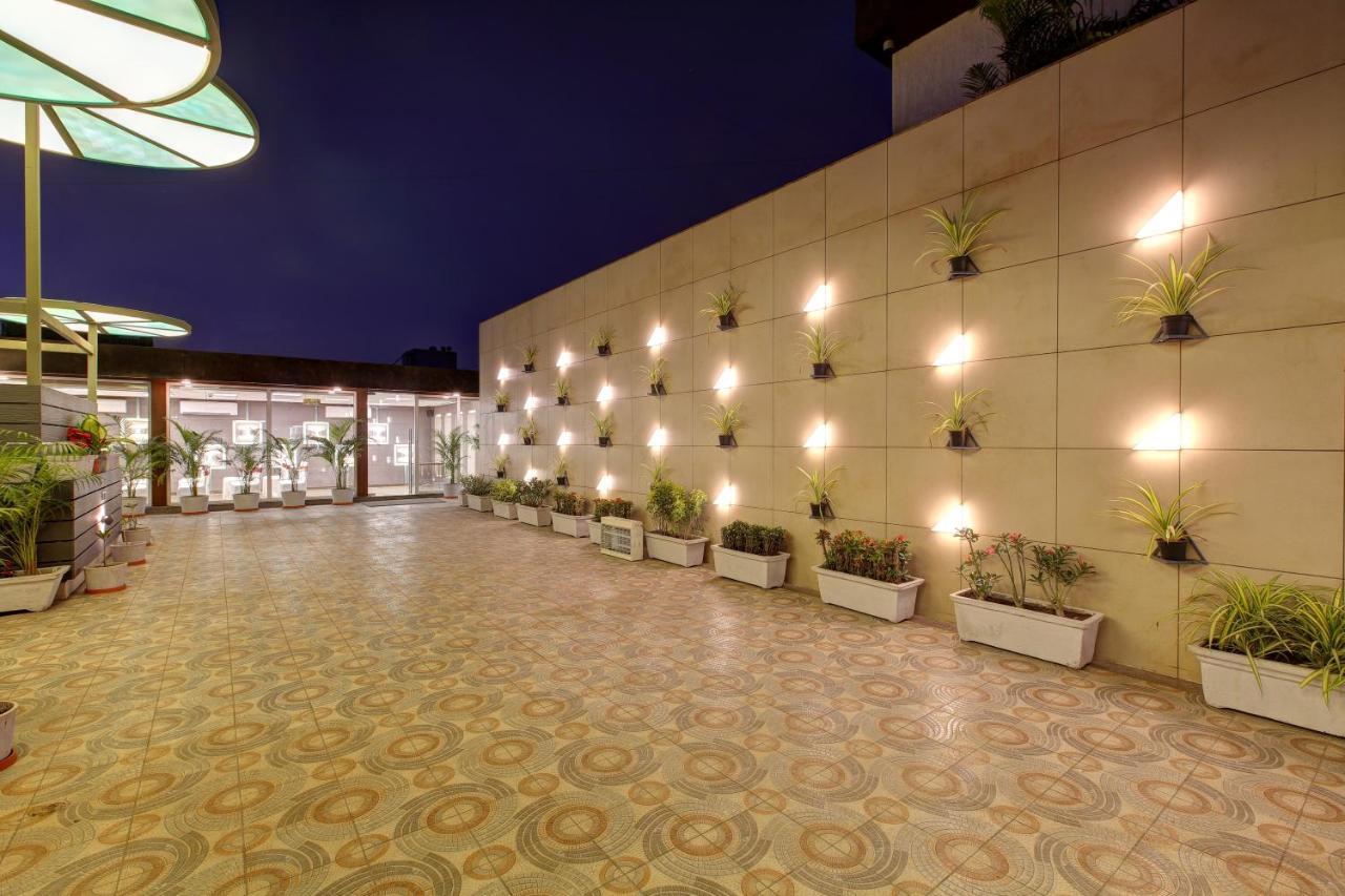 Hotel The Lotus Park Ahmedabad Exteriör bild